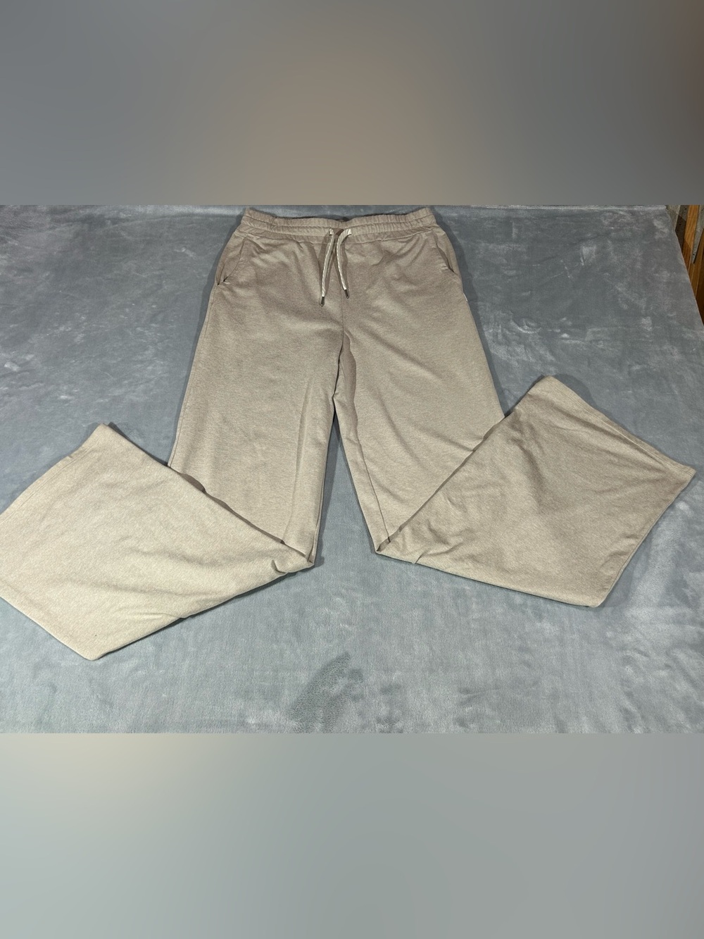 Vuori Womens Sweatpants M Regular 30" Inseam Drawstring Pockets Straight Beige
